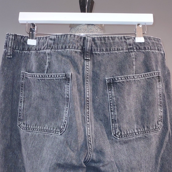 Old Navy Women's Dark Gray Relaxed Jeans - Picture 3 of 8